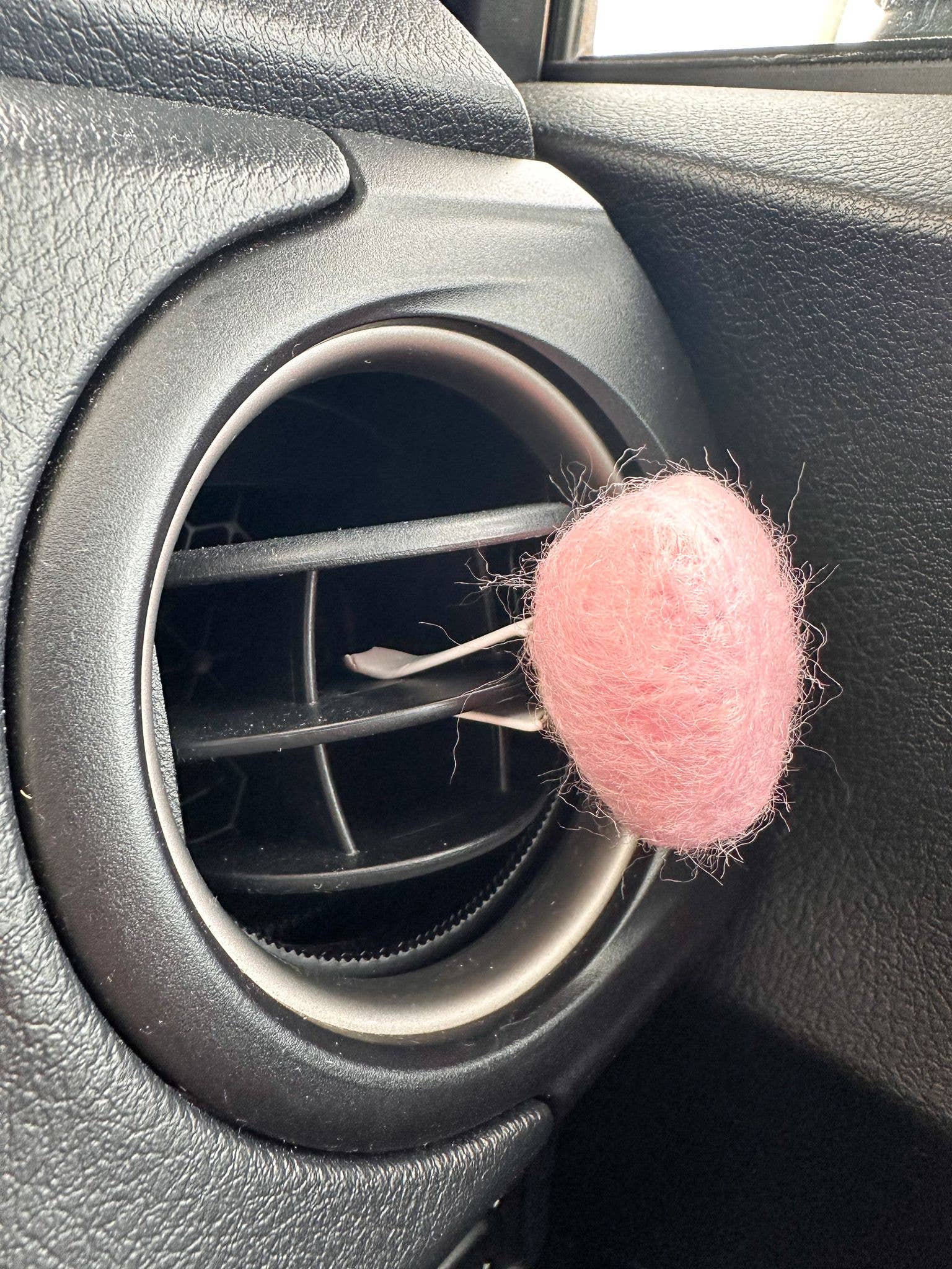 Weavey Studio – wholesale Car Decorative Charm - Women’s – Weavey Studio, heart shape Car Vent Clips, car diffuser3