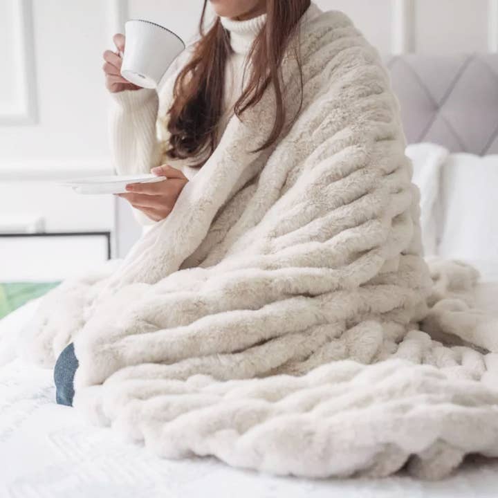Everyday Cozy Living - Wholesale Throw Blanket - Cozy Faux Fur Throw- Multiple Colors 50" x 60"
