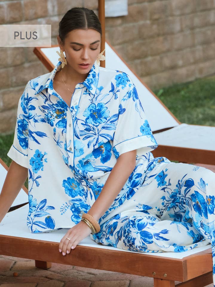 Plus blommönstrade krossade satin-PJ-stilskjortor för wholesale av Oddi