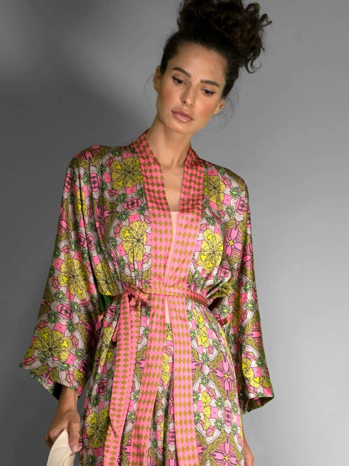Nuvula - Wholesale Robe - Women's - Relaxed Fit Exotic Duchess Floral Satin Kimono Long Robe