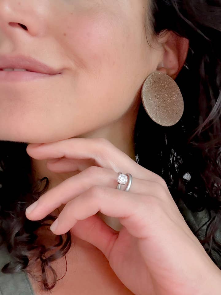 der KONKAVE Stud | Steinzeug für den Großhandel von matte porcelain