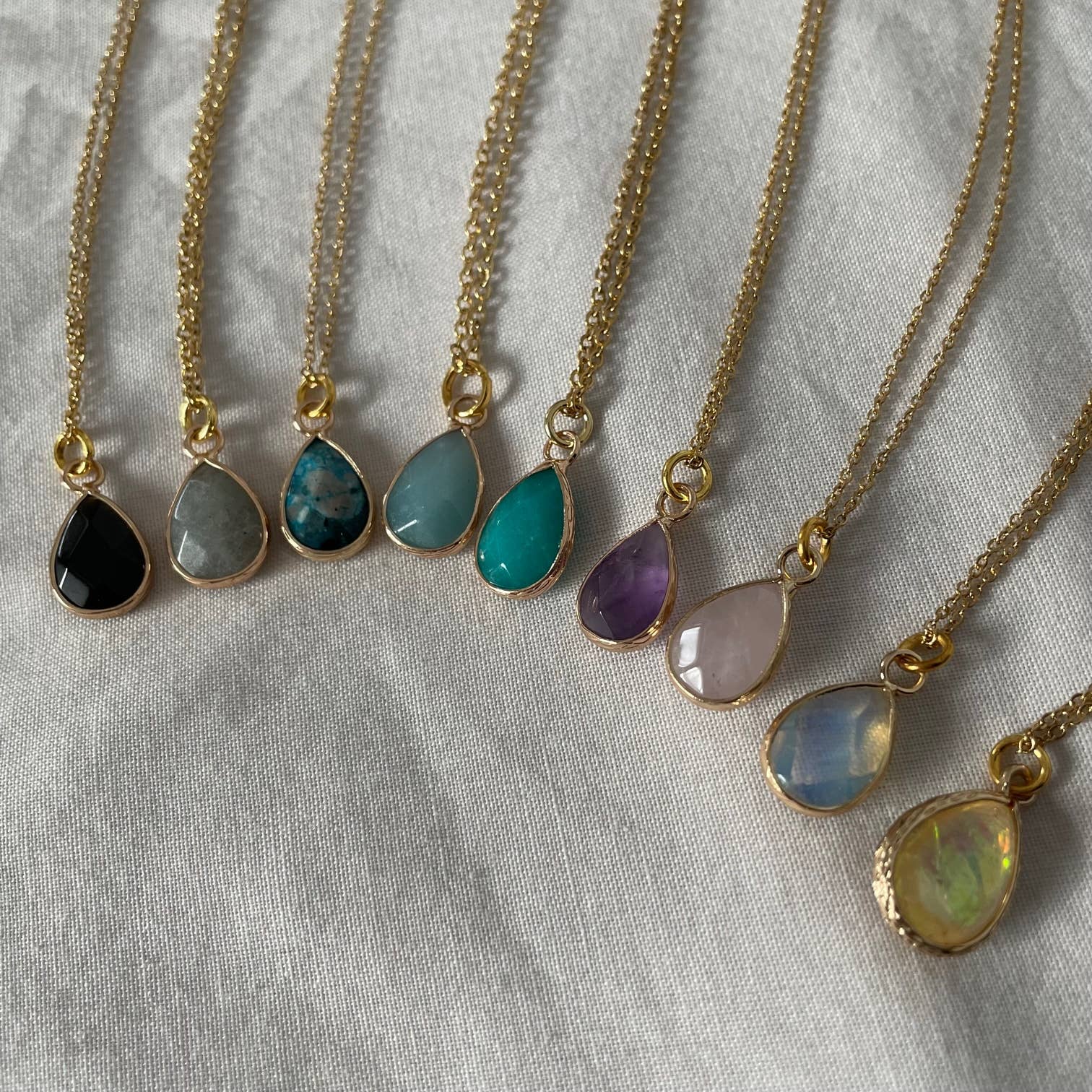 Roshni Desai & Things – wholesale Pendant/charm necklace – Drop Pendant Necklace Dainty Drop Minimalistic Necklace Dain4