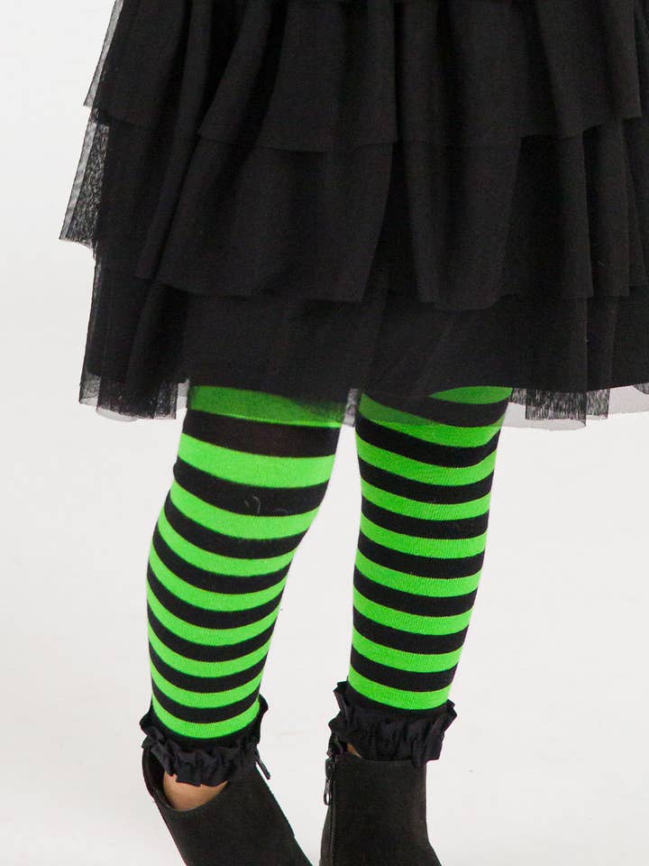 Leotardos sin pies con volantes y estampado de rayas verdes y negras para niñas. para venta al por mayor de RuffleButts + RuggedButts