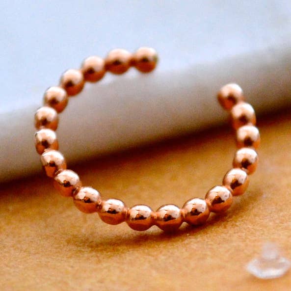 Droplets Ear Cuff - handgjord stapelbar örhänge med pärltråd för wholesale av Foamy Wader