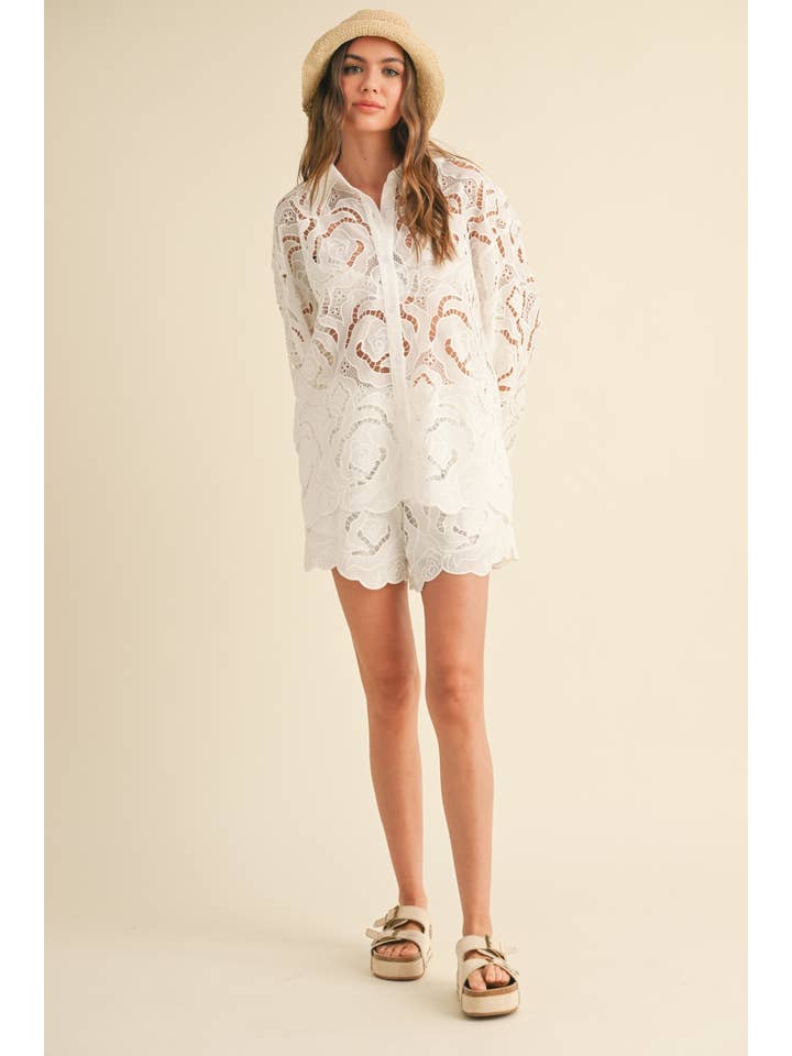 BLANCO T4637ST CAMISAS CON PATRÓN DE OJALES FLORALES de venta al por mayor en Faire3