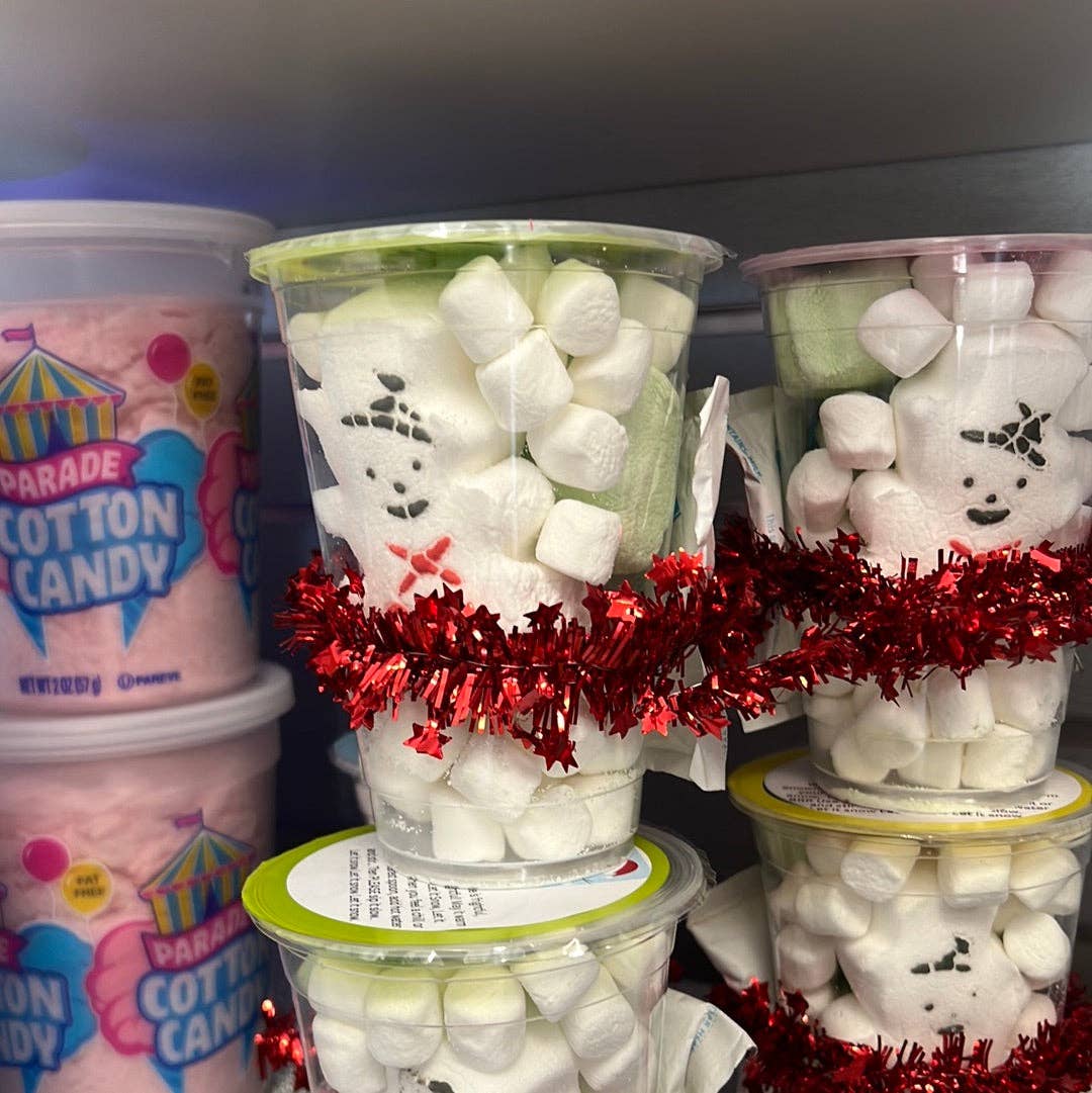 Freezy Favorites – Großhandel Marshmallows – Gefriergetrocknete Marshmallows im Hot Chocolate Schneemann1
