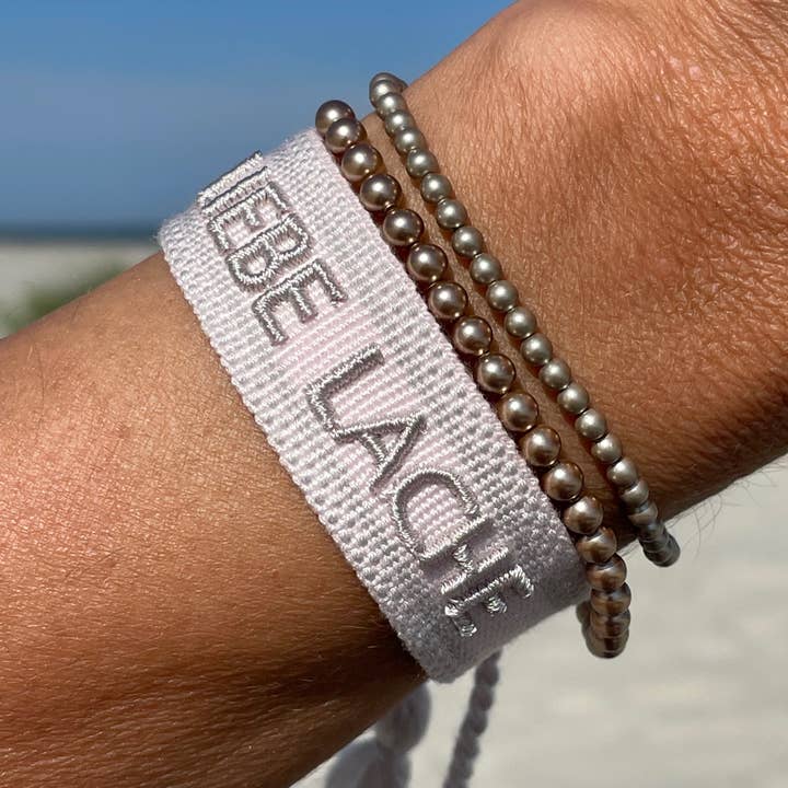 Pulseira bordada 'Live Love Laugh' estilo boho por atacado de Parsley & Pepper