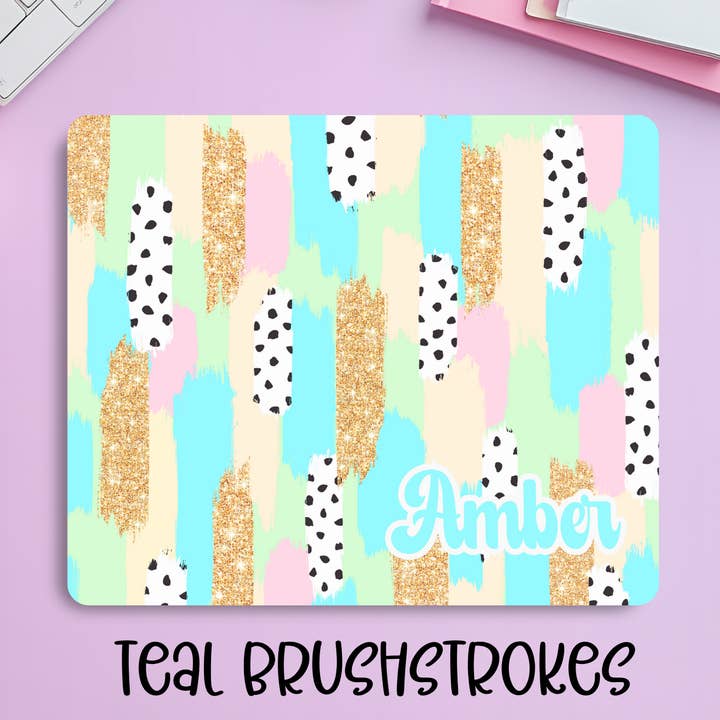 Tapis de souris personnalisé en coup de pinceau bleu sarcelle – Nom personnalisé Tendance abstraite pour bureau pour la vente par Creekside Design Company