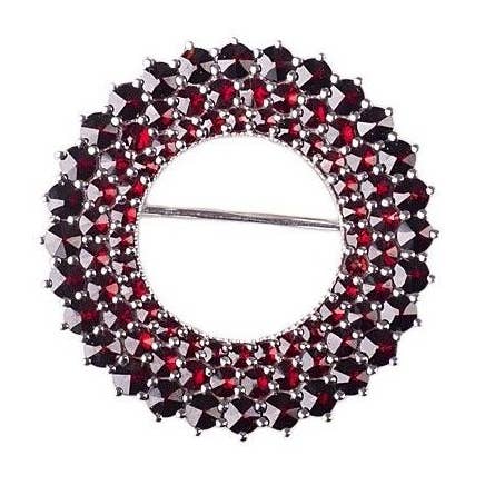 Spilla con Granato Boemo Rotondo#1 per la vendita all'ingrosso da parte di Madeka e.U.