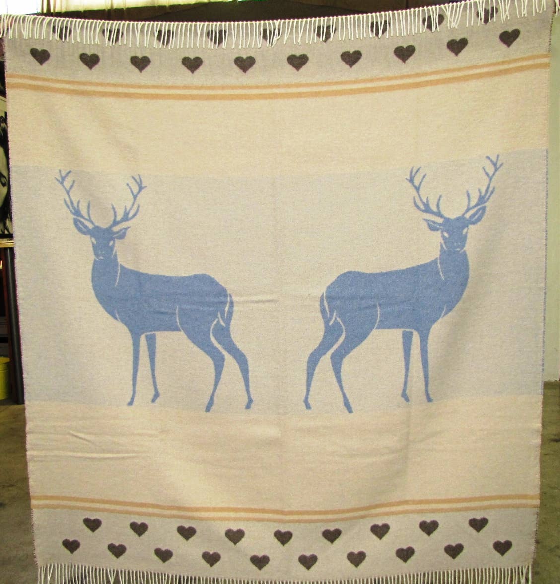 Beat Collection by Lanificio Idealtex Srl - Vente Plaids - Plaid en mélange de laine avec motif cerfs et cœurs2