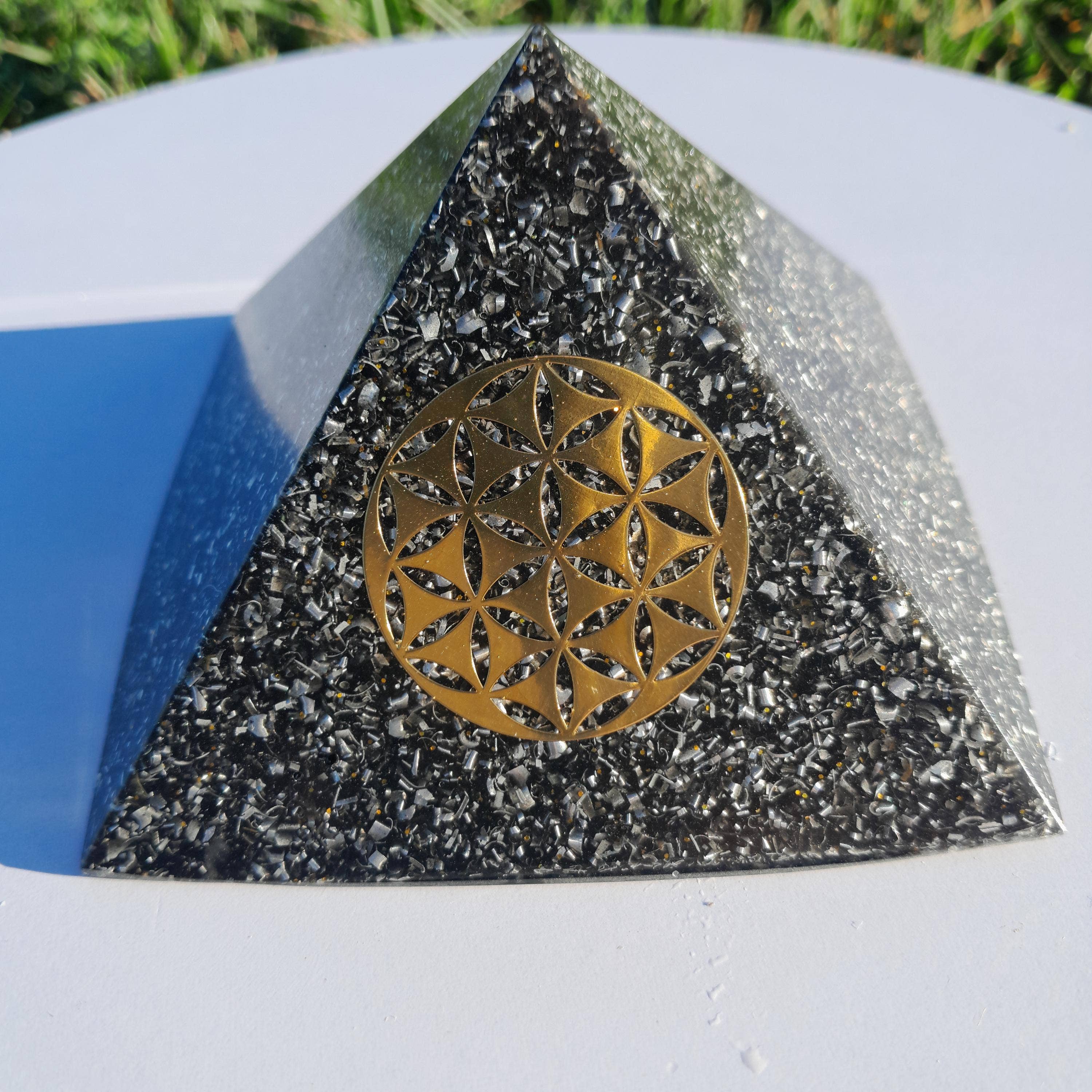 Mundo Orgon - Wholesale Spiritual Stone/Crystal - Orgonite Pyramid Flower of Life with Shungite - 90mm Base3