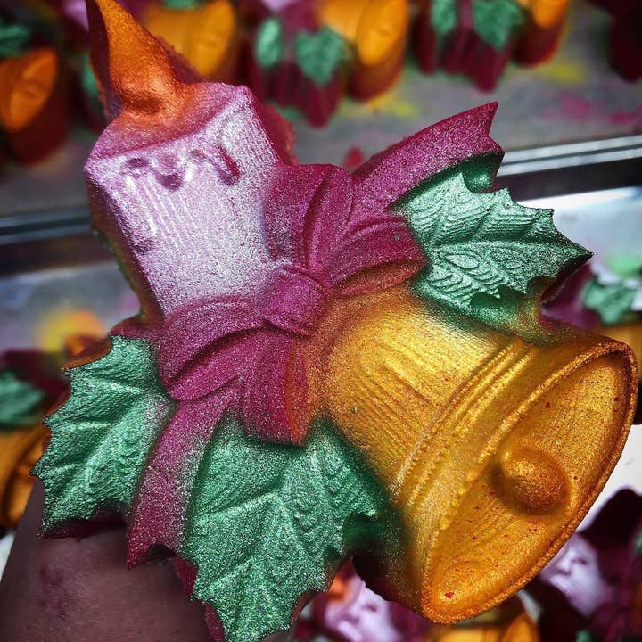 Christmas candle Bath Bomb for wholesale by Boil & Bubble