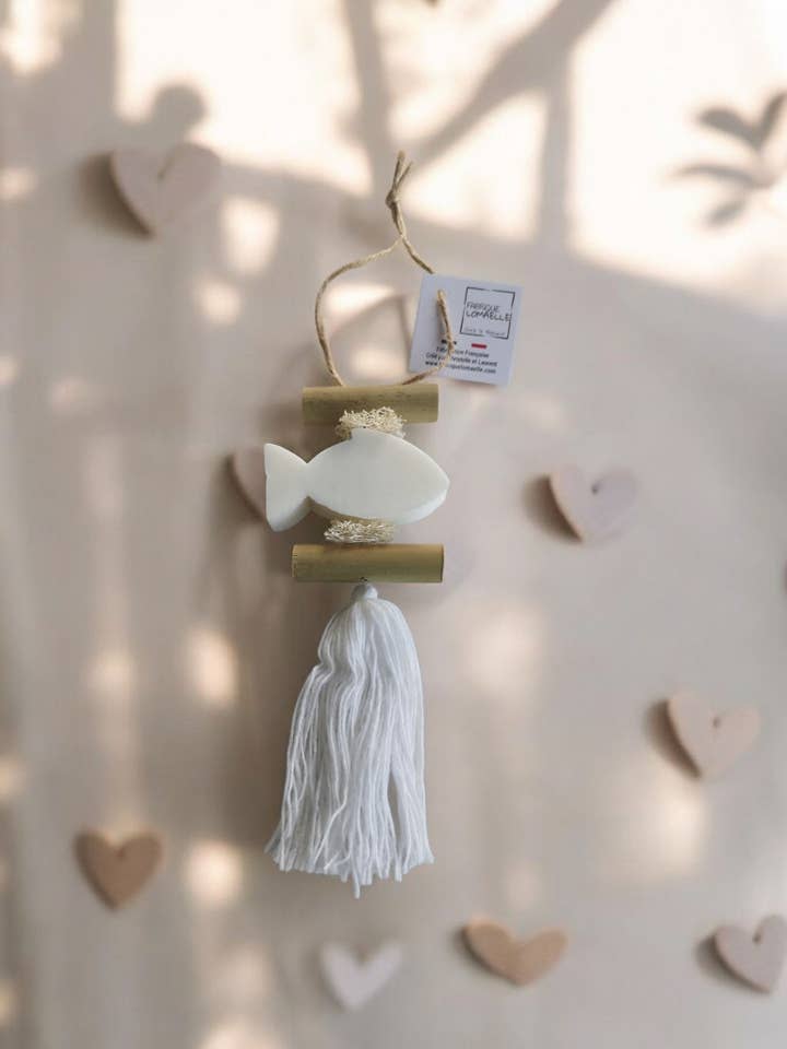 Braid 1 White Fish Bergamot Soap for wholesale by fabrique lomaelle