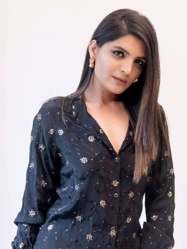 Camicia nera in viscosa con paillettes per la vendita all'ingrosso da parte di ARTATAK LLC