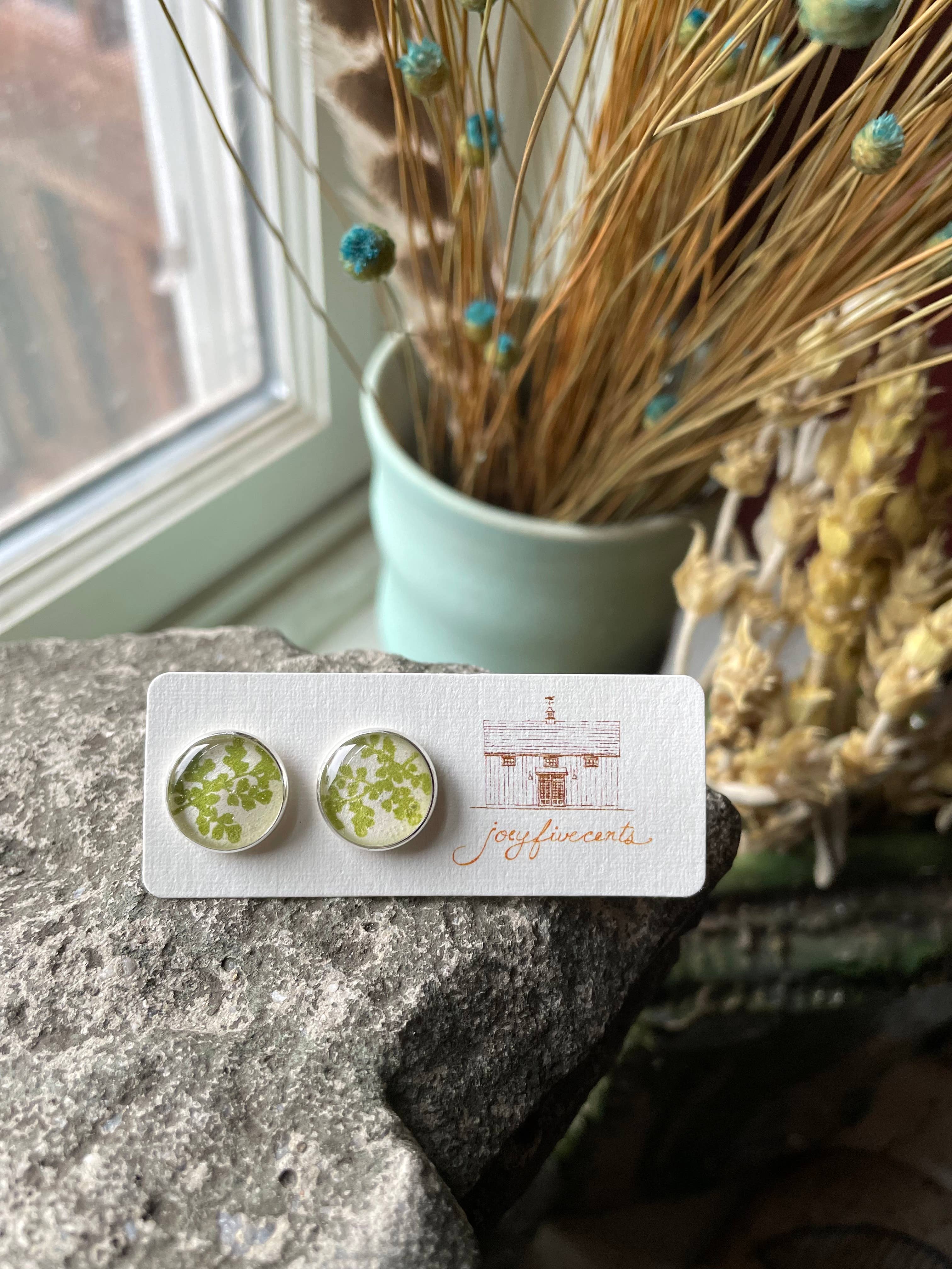 joeyfivecents – Großhandel Ohrstecker – Ohrstecker — großes silbernes, handgestempeltes Gartengrün, Mondmotte8