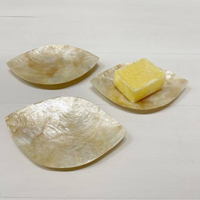 ByBazz – wholesale Decorative plate/dish/bowl – Schaaltje Schelp Capiz XS Goud9