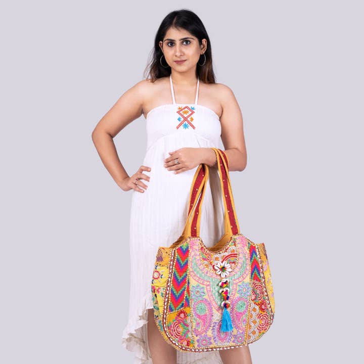 Bolso Tote Boho Chic Bordado con Detalles de Conchas y Borlas para venta al por mayor de VIRATRA ART DECOR