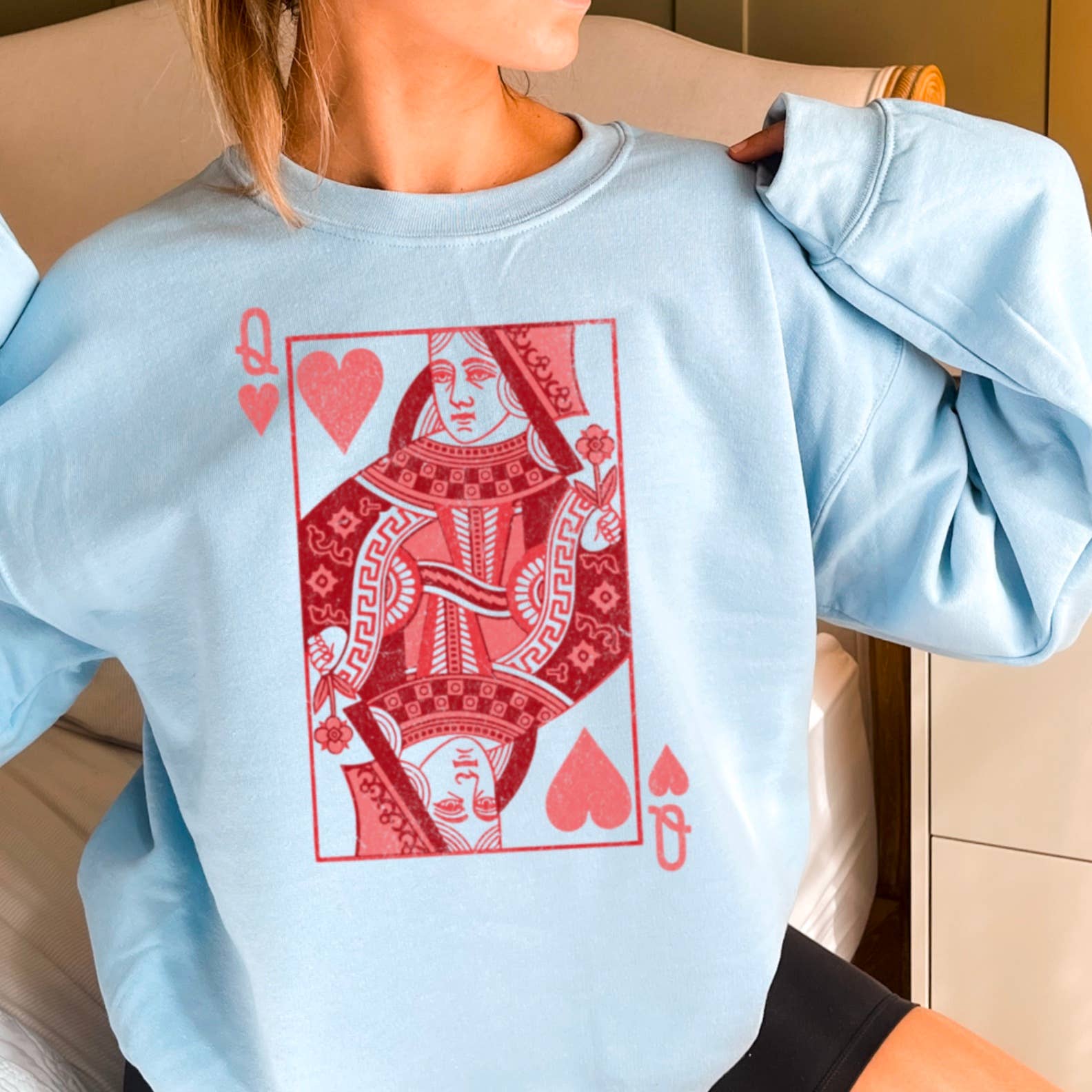 Shoppe SHC - Wholesale Graphic Sweatshirt - Women's - Queen Of Hearts Valentine Graphic Crewneck Sweatshirt3