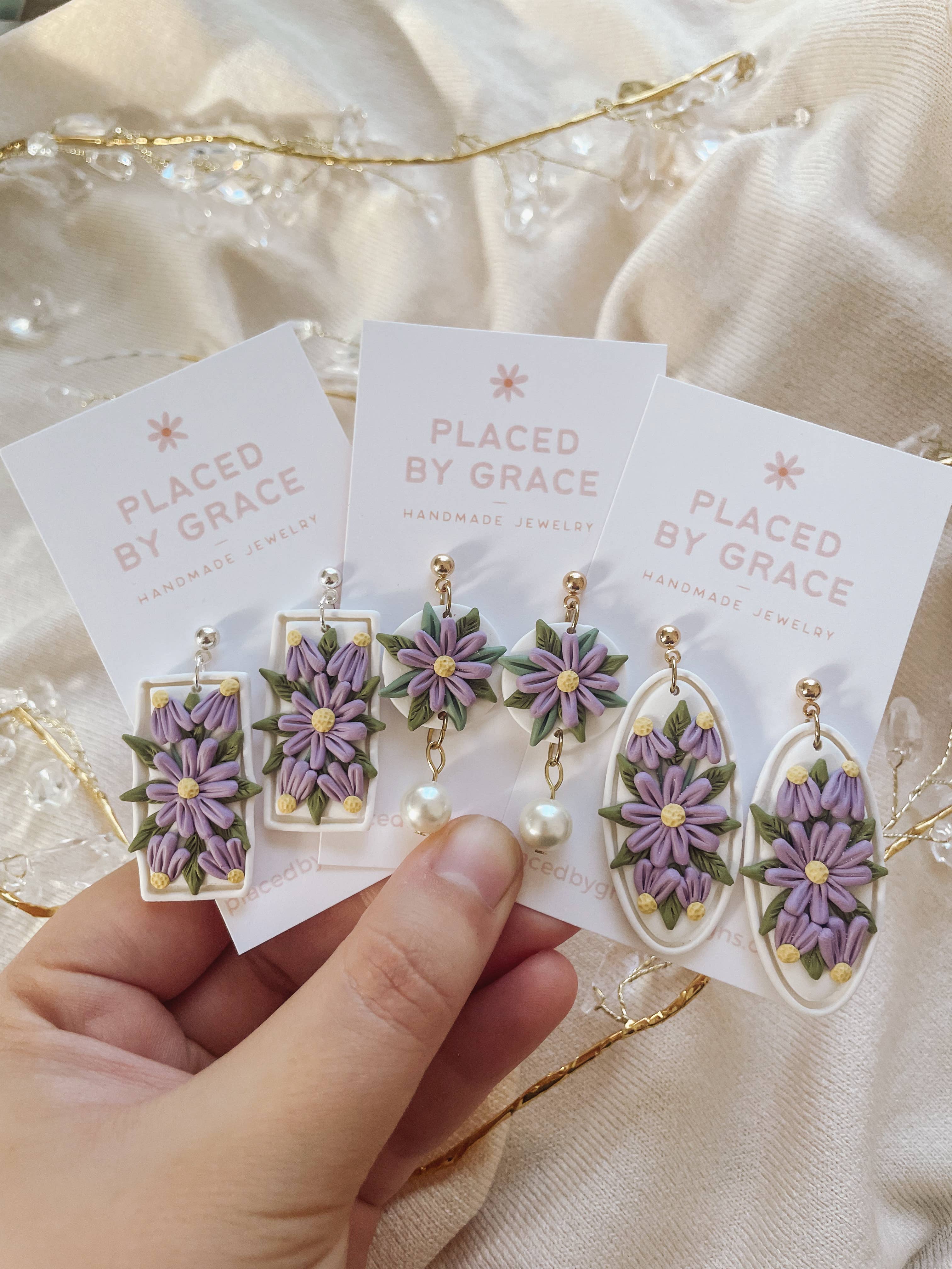 Placed by Grace - Vente Boucles d'oreilles pendantes - Boucles d'oreilles artisanales avec fleur de naissance, septembre3