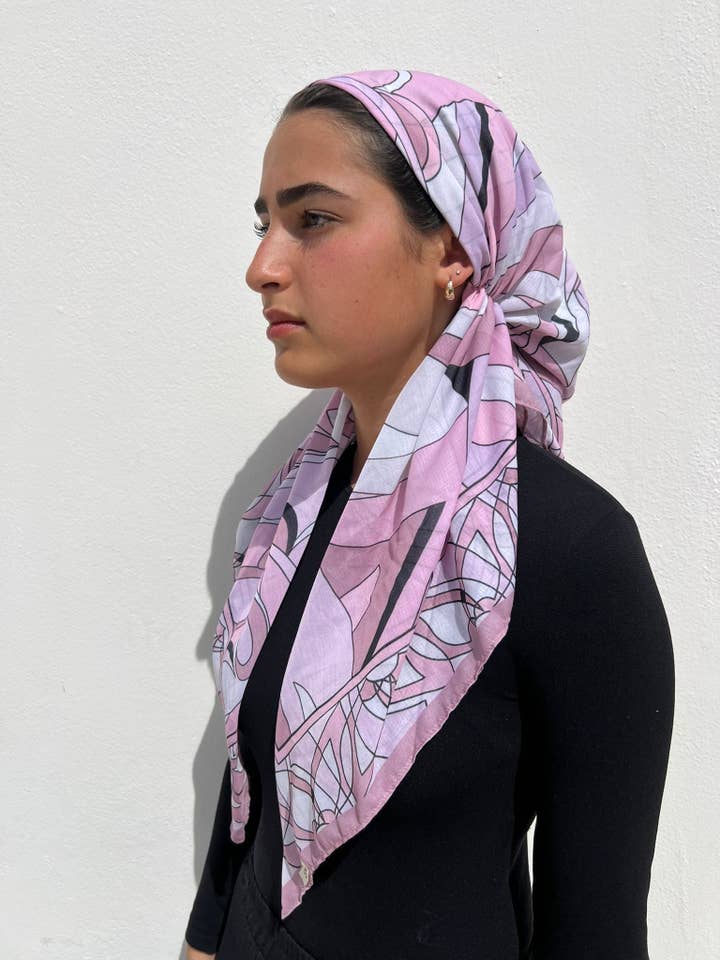 CLASSICO FOULARD ANNODATO ISPIRATO A PUCCI Lilla Mirage (CON PRESA IN VELLUTO) per la vendita all'ingrosso da parte di The Scarf Bar
