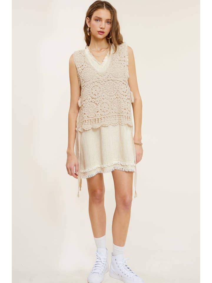 La Miel - Vendita all'ingrosso Vestito - Donna - Abito mini La Miel in tessuto morbido con bordo tagliato e orlo sfrangiato a V5