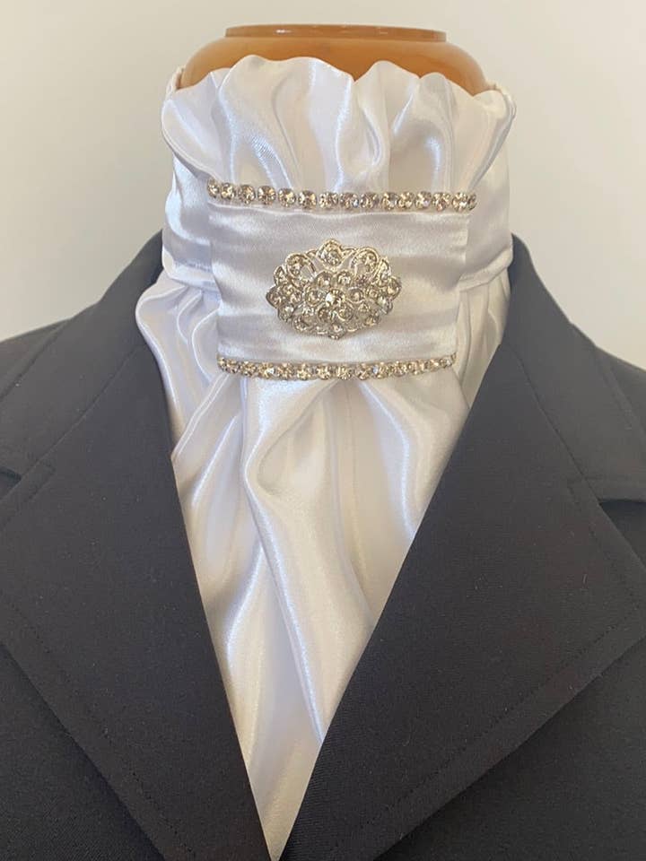 HHD Hvid Satindressur Euro Stock Slips 'Krystal' for engroshandel hos Heavenly Horse Designs