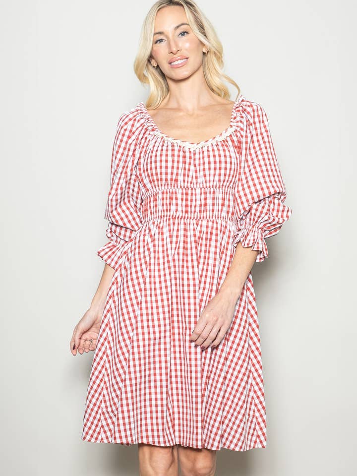Robe en coton vichy à manches ballon trois-quarts avec bordure en dentelle pour la vente par Elloh Collection