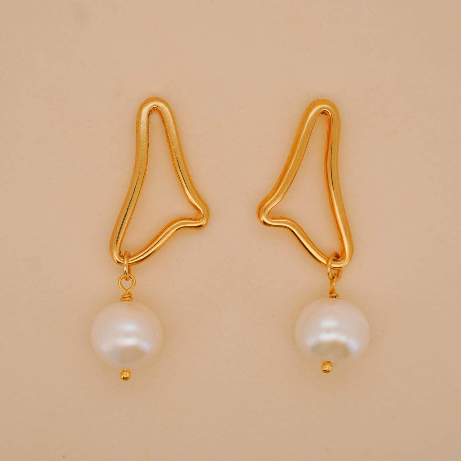 Paulina Otero – Brincos de argola por atacado – Brincos de ondas abstratas