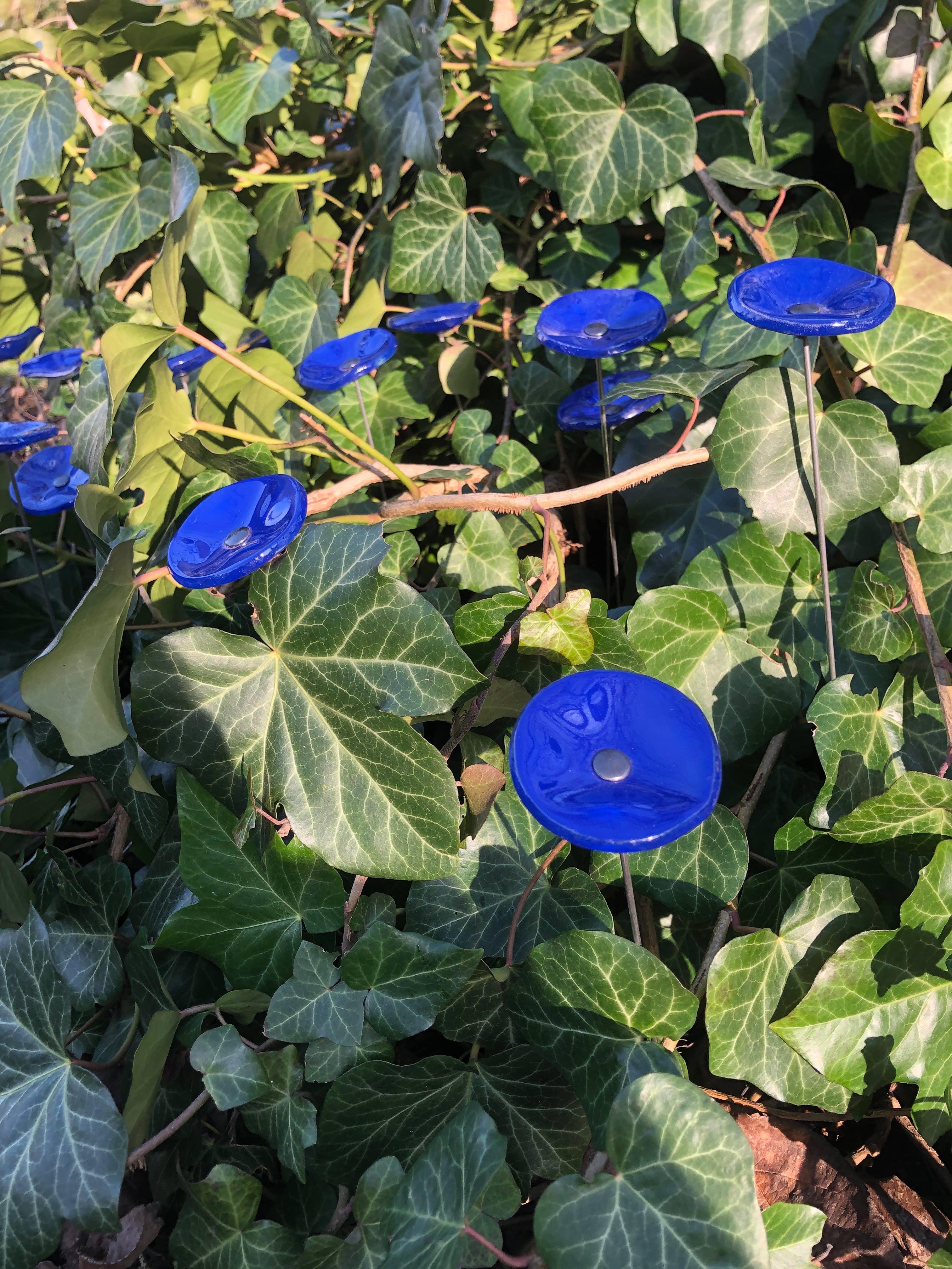 CARNEOL GLASS - Wholesale Garden/Lawn Stake - Small Glass Flower For Outside In L.Blue24