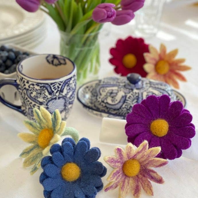 Global Crafts - Venta al por mayor Servilletero de anillo - Juego de 6 servilletas de fieltro Fall Daisy1