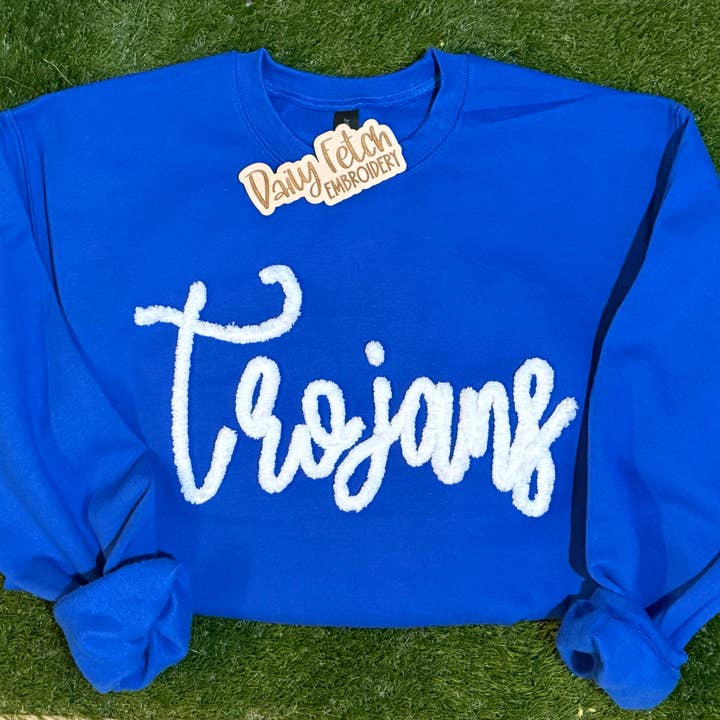 Sweatshirt brodé en fil Trojans pour la vente par Daily Fetch KC