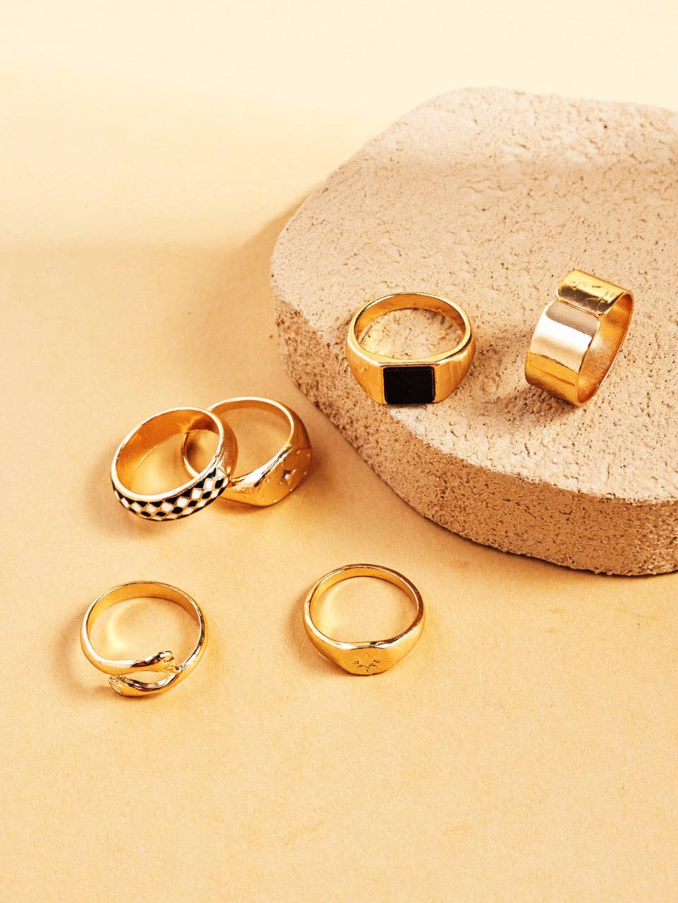 Katinki – wholesale Smycken – Vintage minimalistisk kollektion av guldringar0