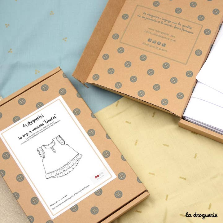LA DROGUERIE – wholesale Craft sewing kit – Child's ruffled top sewing pattern "Lindos"2