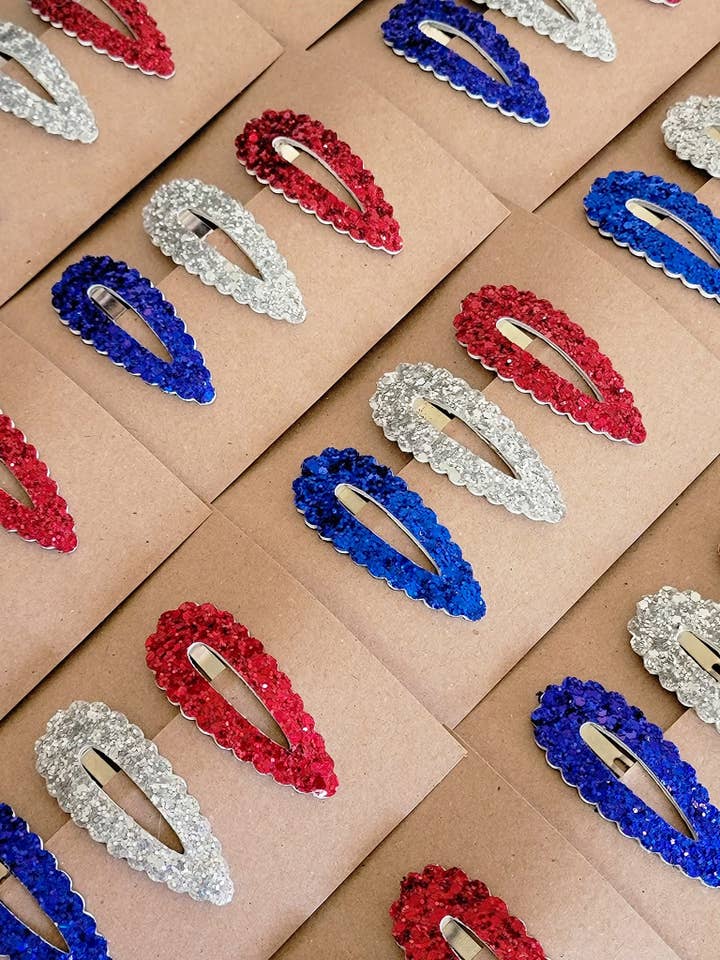 Pince à pression en forme de goutte d'eau HOLO 2,5 « - Rouge, blanc et bleu pour la vente par Dainty Delights Creations