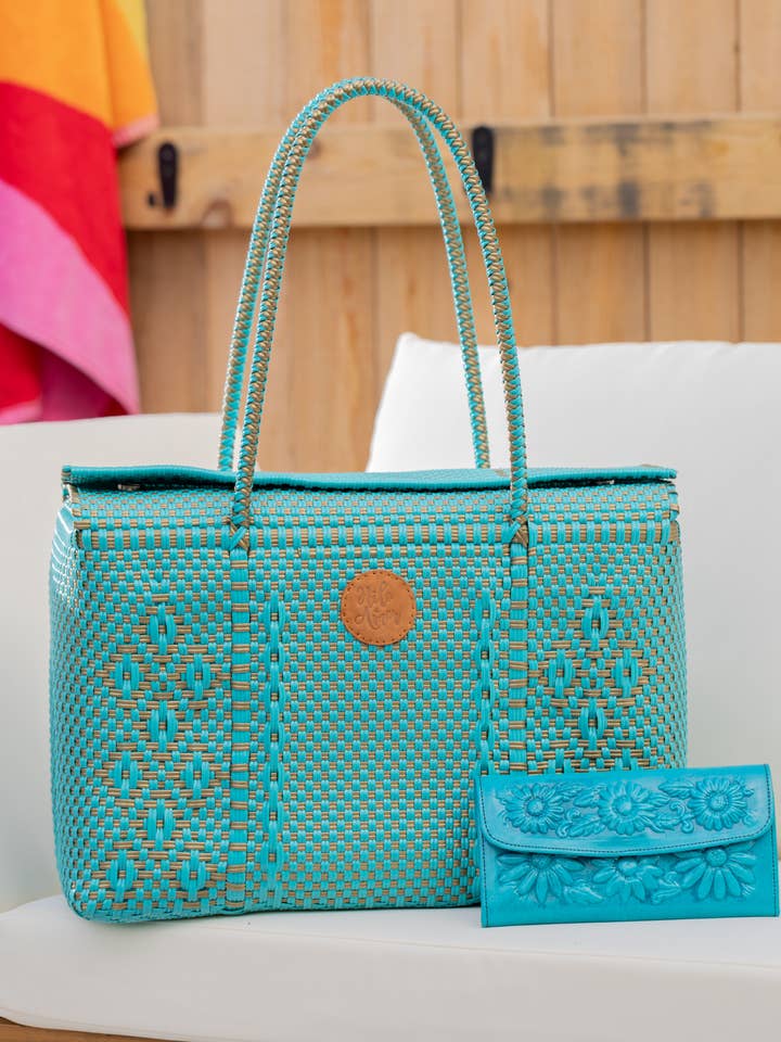 Set of 10 Handcrafted Sunflowers Leather Wallets for wholesale by Hilo de Amor LLC