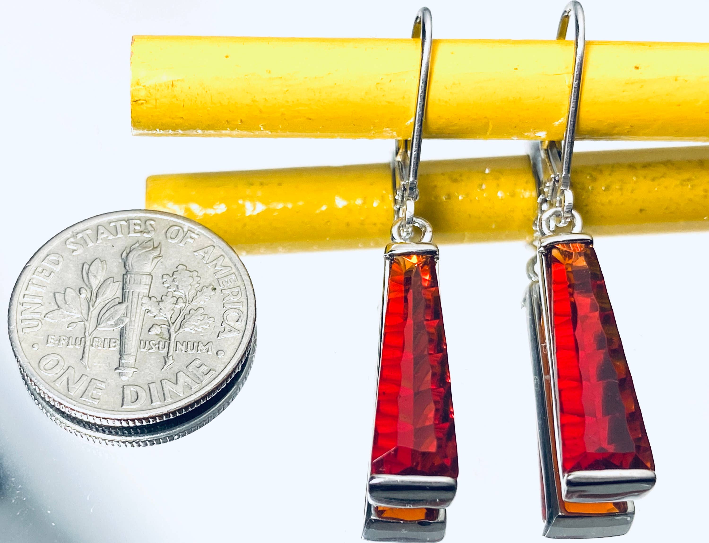 Twan Kee Jewelry - Venta al por mayor Pendientes colgantes - Pendientes de plata con estallido estelar de Helenita clásica del Monte Santa Helena7