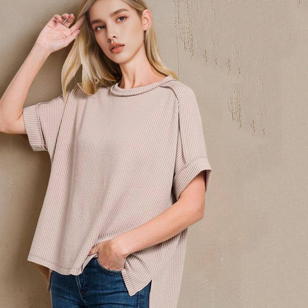 42POPS – wholesale Stickad topp - Dam – .Corded Rib Kortärmad Topp med Rå Kant83