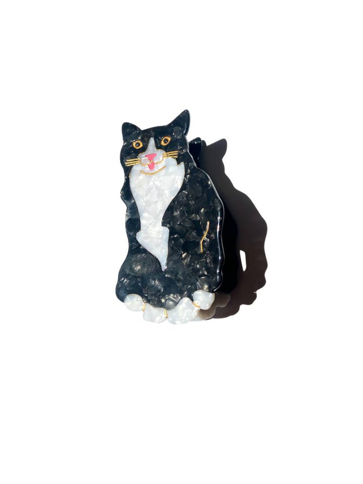 Pince à cheveux en forme de chat Tuxedo peinte à la main | Écologique pour la vente par Solar Eclipse