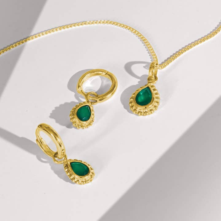 Orecchini a Cerchio con Pietra di Nascita di Maggio - Oro Onice Verde per la vendita all'ingrosso da parte di Charlotte's Web Jewellery