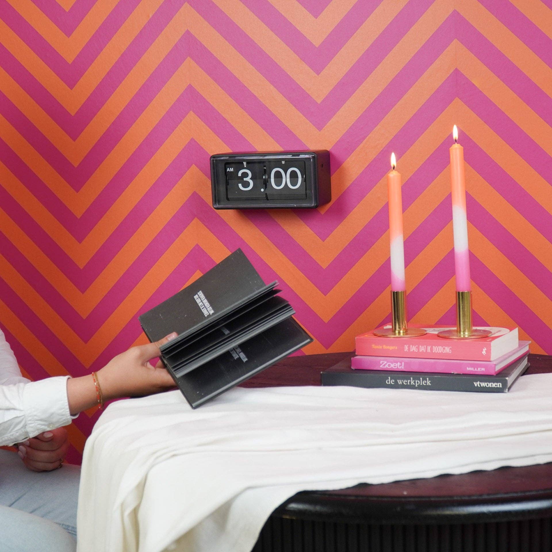 Housevitamin bv - Venta al por mayor Relojes de escritorio - Reloj - Reloj de Gabinete Volteable - Negro - 22x13x11,5cm2