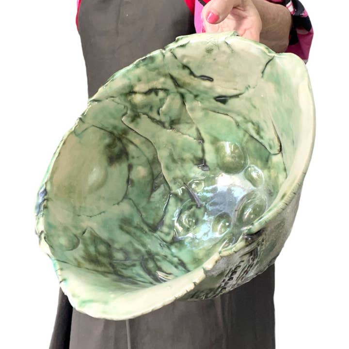 Cuenco decorativo robusto con esmalte verde cobre y hoja de oro para venta al por mayor de Studio Eljada Van Muijden