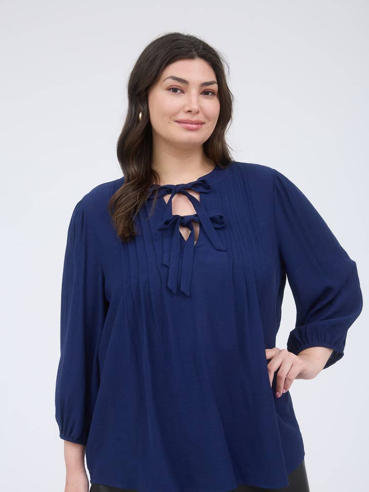 TOP A MANICHE 3/4 CON PIEGA E NODO SUL DAVANTI per la vendita all'ingrosso da parte di Blu Pepper