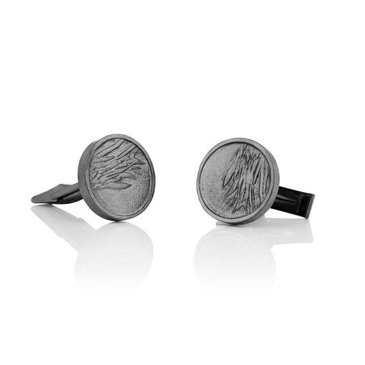 Boutons de manchette Raven en argent sterling 925 oxydé pour la vente par AURUM by Guðbjörg