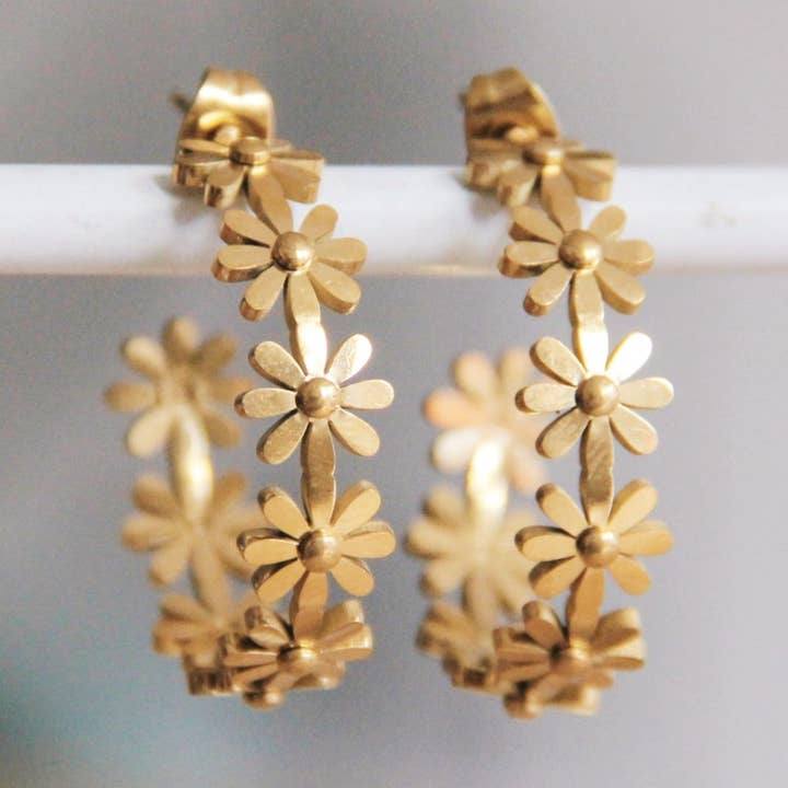 Bazou - Wholesale Oorringen - etnisch met halfopen bloemen van roestvrij staal - goud0