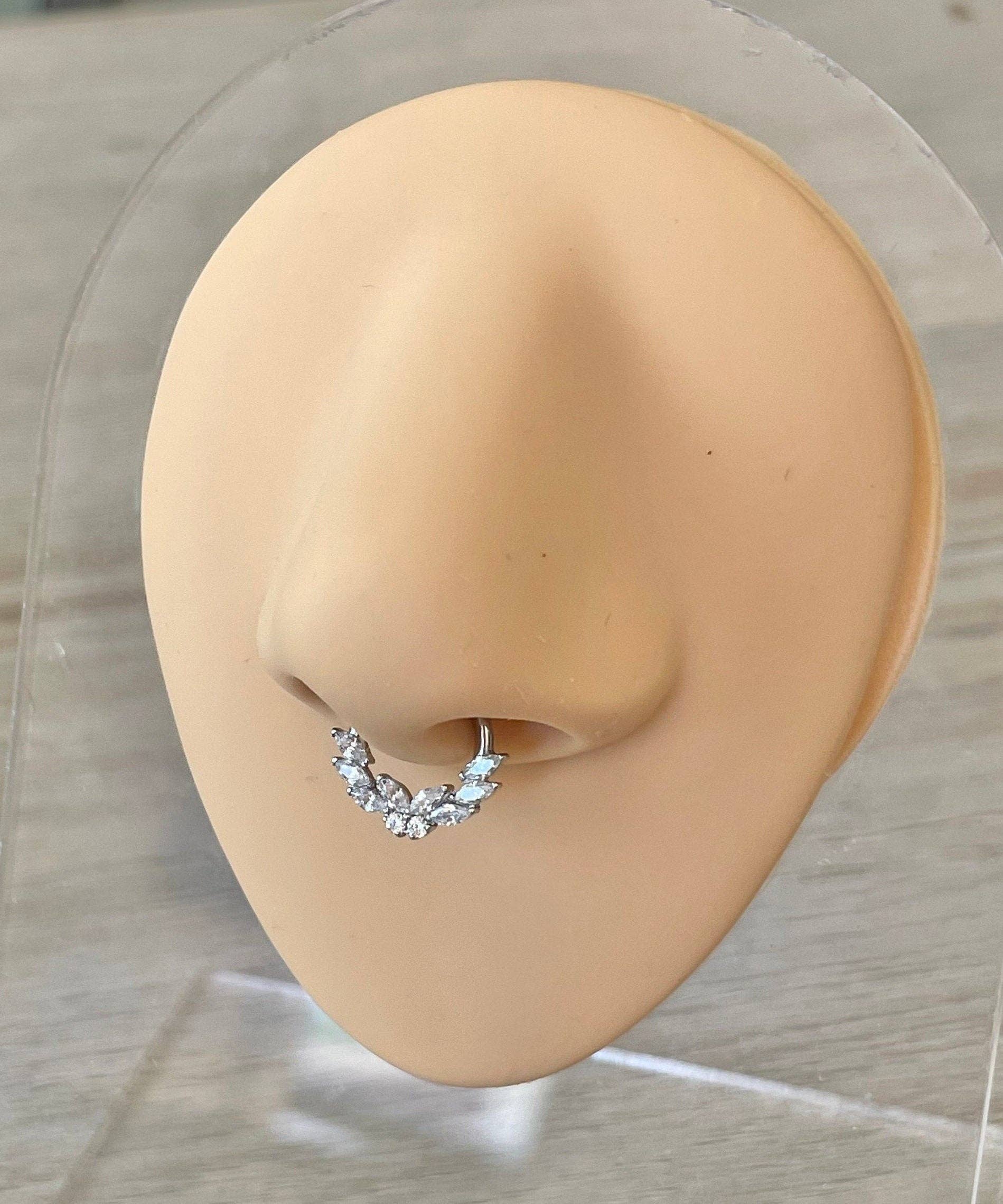 Elara Body Jewelry - Vente Boucles d'oreille uniques - Anneau septum papillon en argent (16 g | 8 mm ou 10 mm | acier chirurgical | doré ou argenté)1