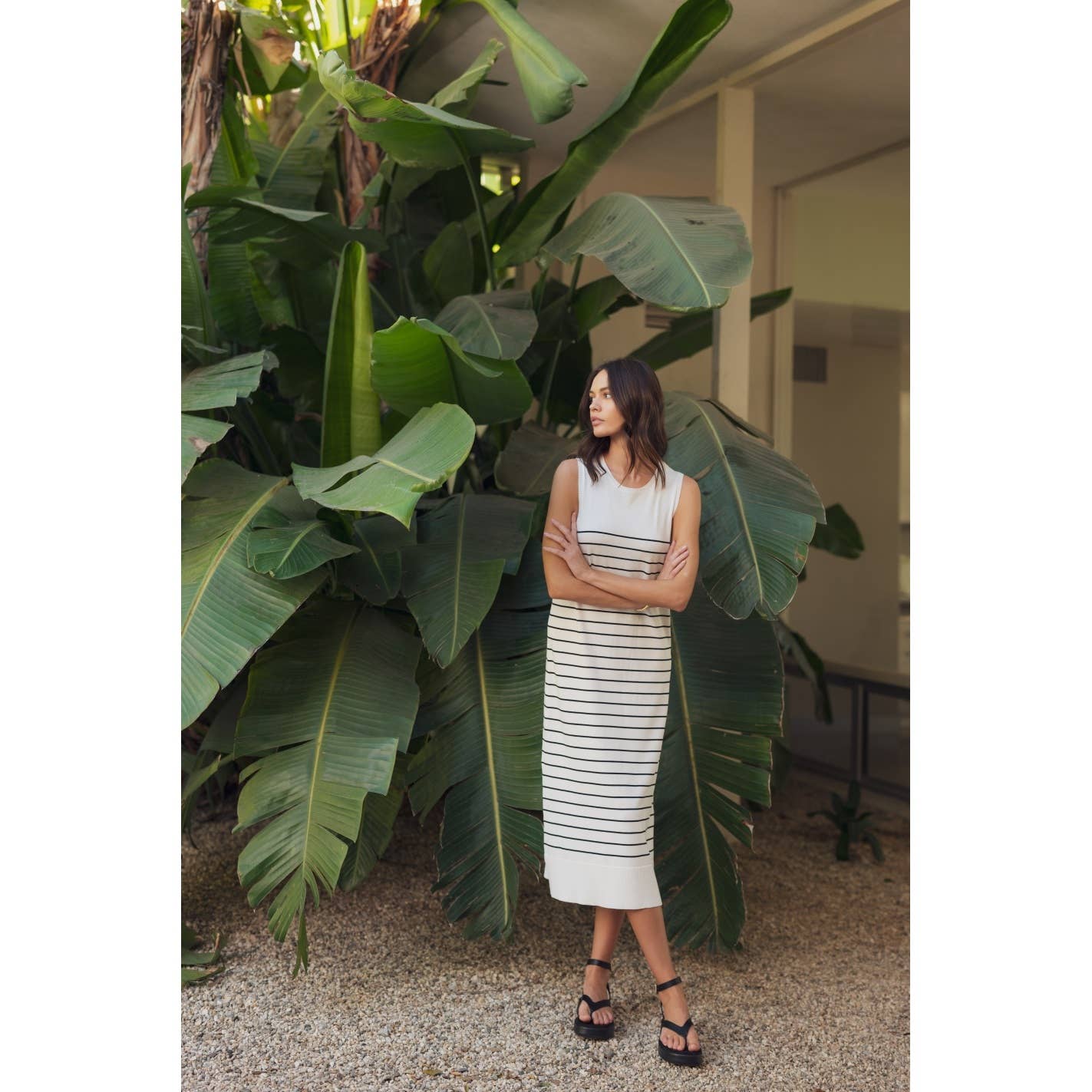 FUN2FUN - Vendita all'ingrosso Vestito - Donna - Abito midi senza maniche a righe con scollo rotondo.1