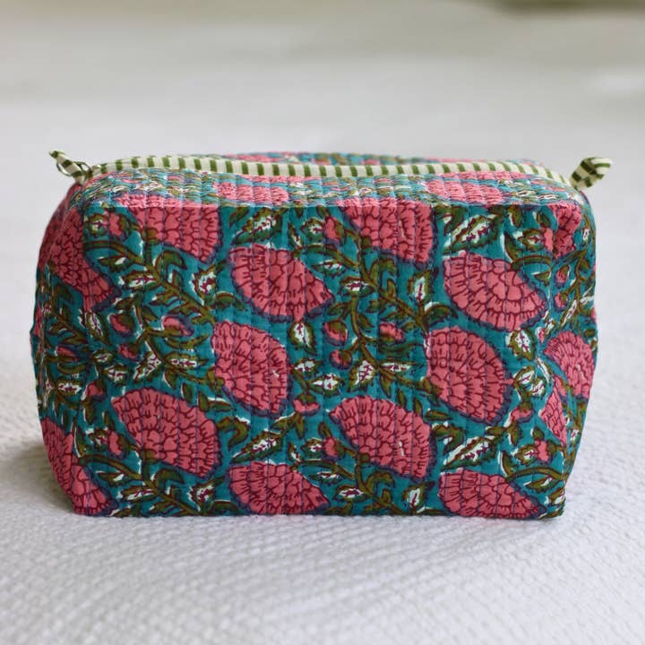 La pochette de voyage Willow pour la vente par The Whale Boutique