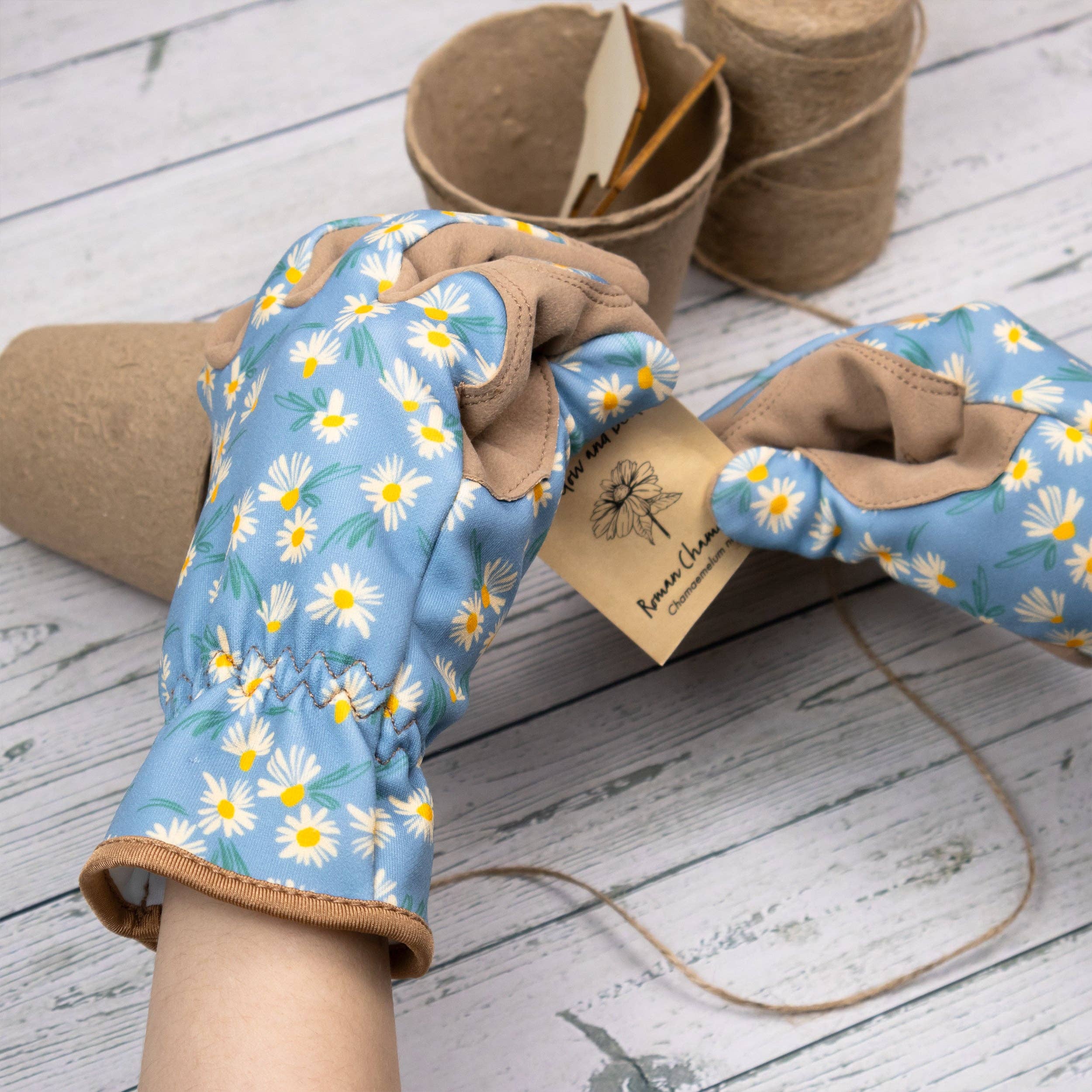 Robert Frederick Ltd – wholesale Garden gloves – Willow and Belle Gardening Gloves - Women's One Size – Daisy Blue Design4
