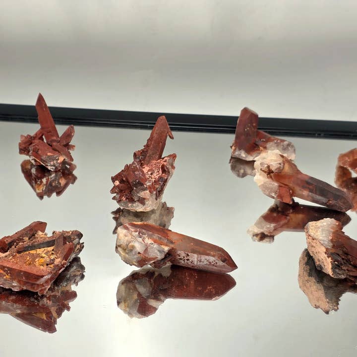 Rode Hematiet Ijzerhoudend Kwarts Kristal (B5) voor wholesale door Distinction Crystals