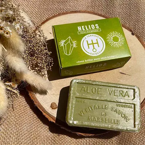 FABRIQUE DE KAIROS - Vendita all'ingrosso Saponette - Sapone energetico Helios con aloe vera e avventurina1